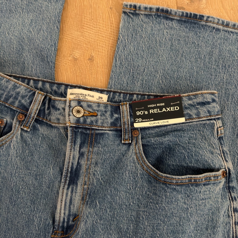 Abercrombie & Fitch 90s High Rise Relaxed Curve Love Light Blue Denim Jeans